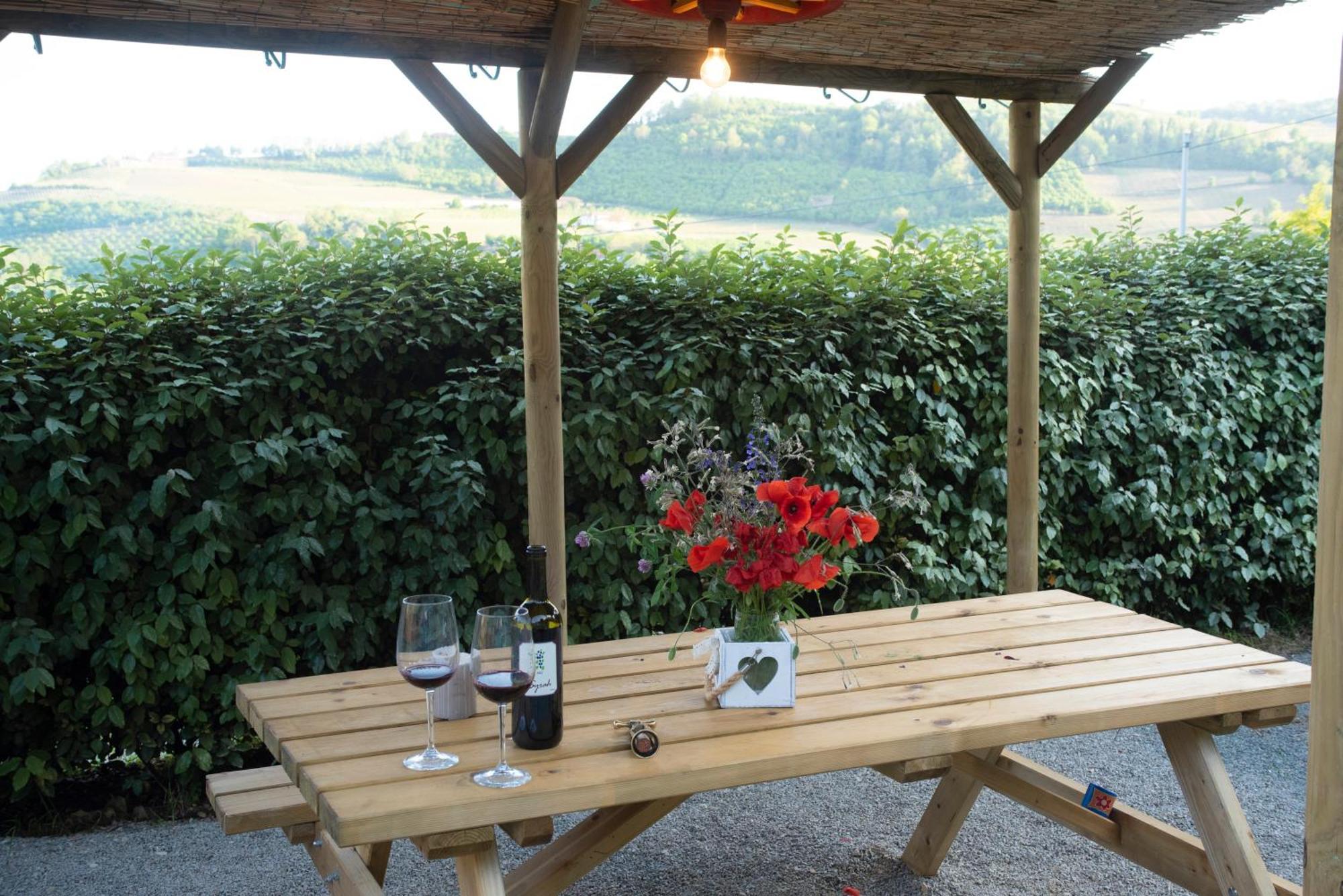 Agriturismo La Rovere - I Carrozzoni Gitani Cossano Belbo Exterior photo
