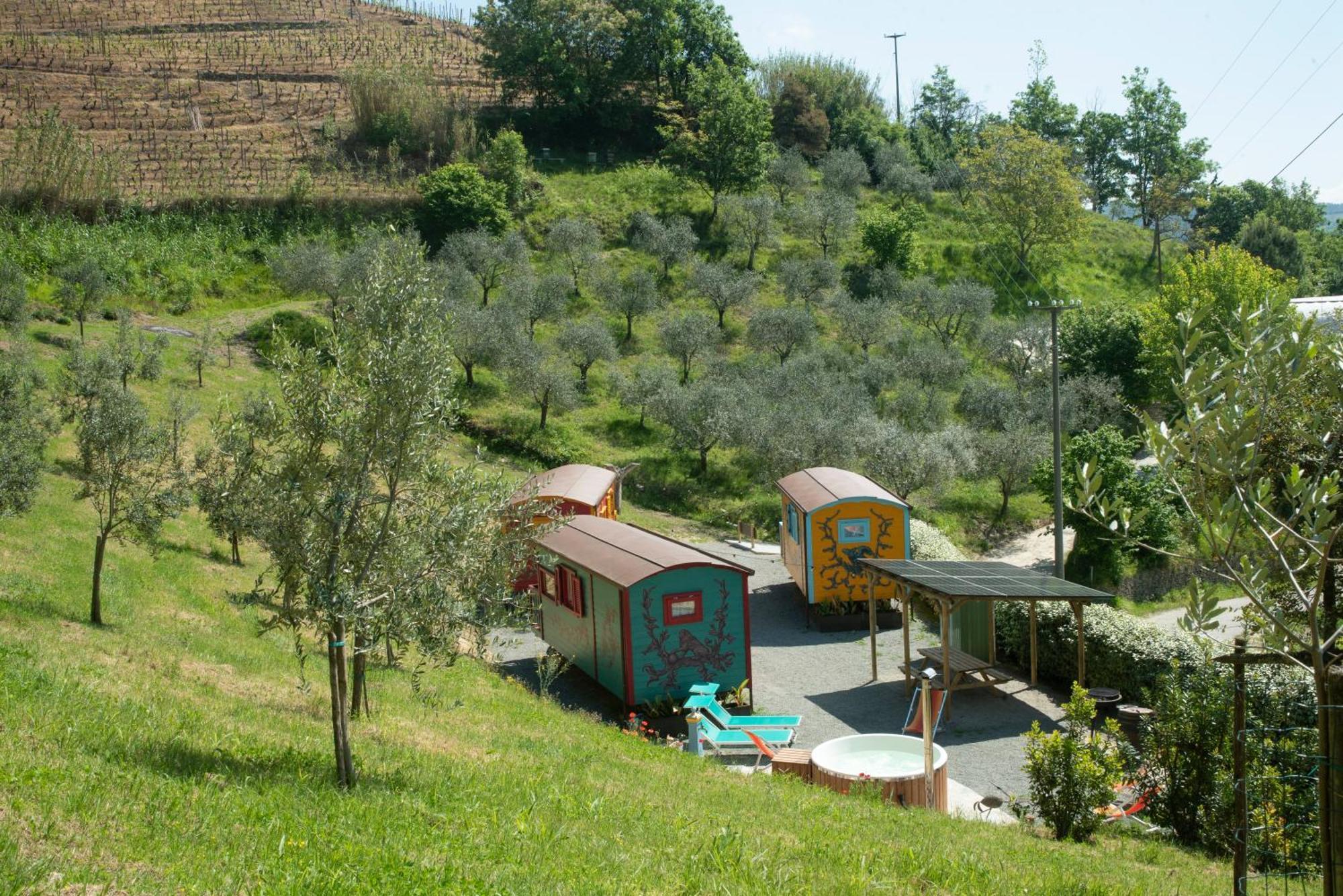 Agriturismo La Rovere - I Carrozzoni Gitani Cossano Belbo Exterior photo