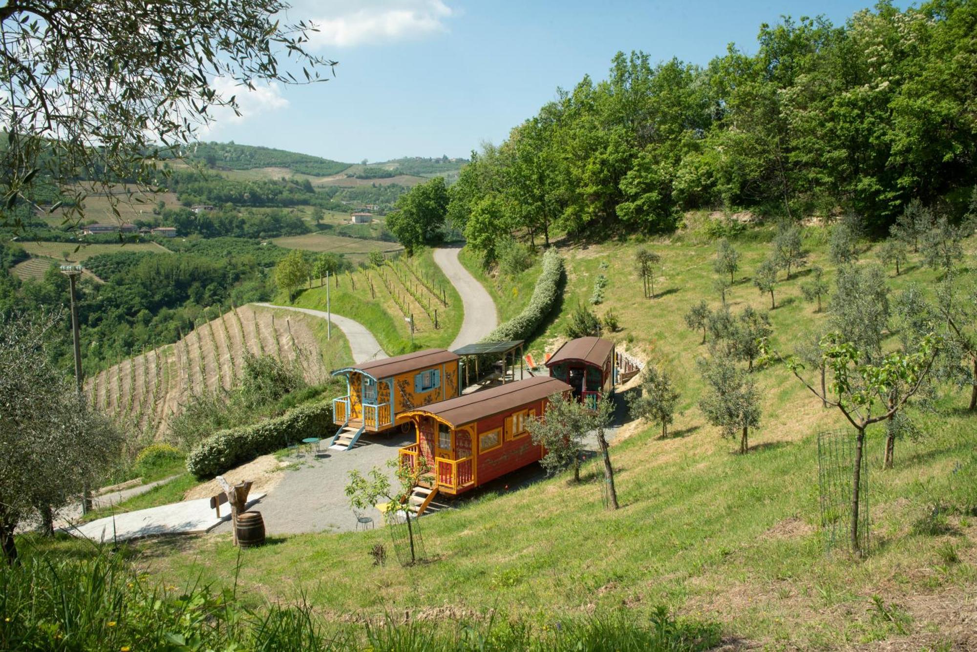 Agriturismo La Rovere - I Carrozzoni Gitani Cossano Belbo Exterior photo